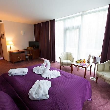 Hotel Park Avenue Steakpark Пьештяни Экстерьер фото